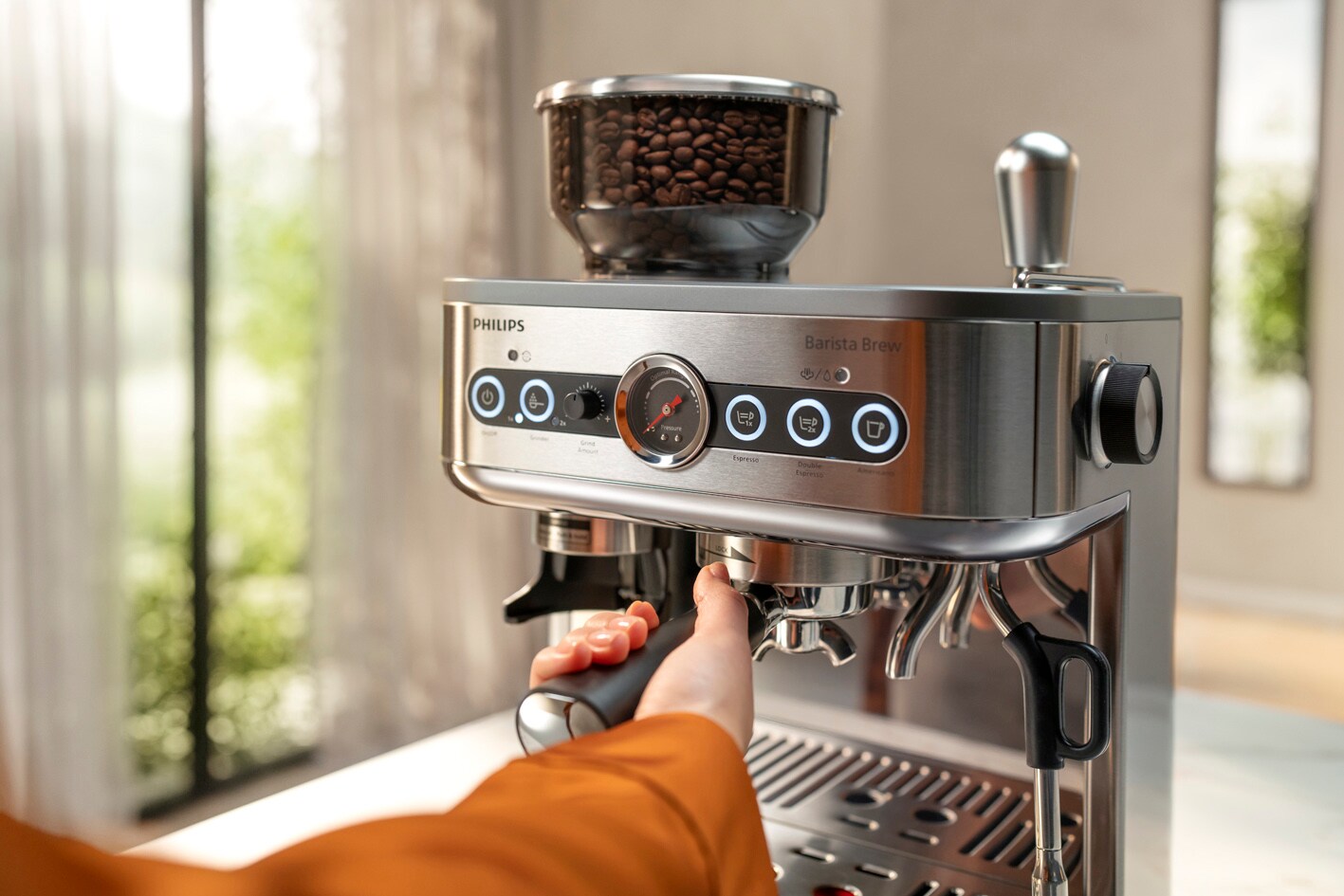 Brew the coffee in Philips Barista brew